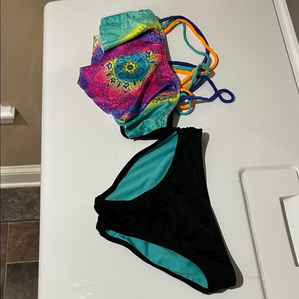 Adorable mandala girls swim suit
Size 7-8